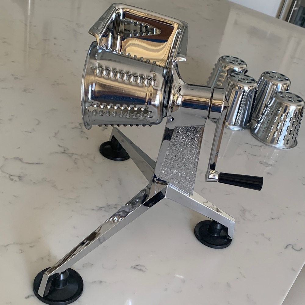 Vintage Saladmaster Hand Crank Food Processor 5 Cone Attachments USA - Picture 8 of 9
